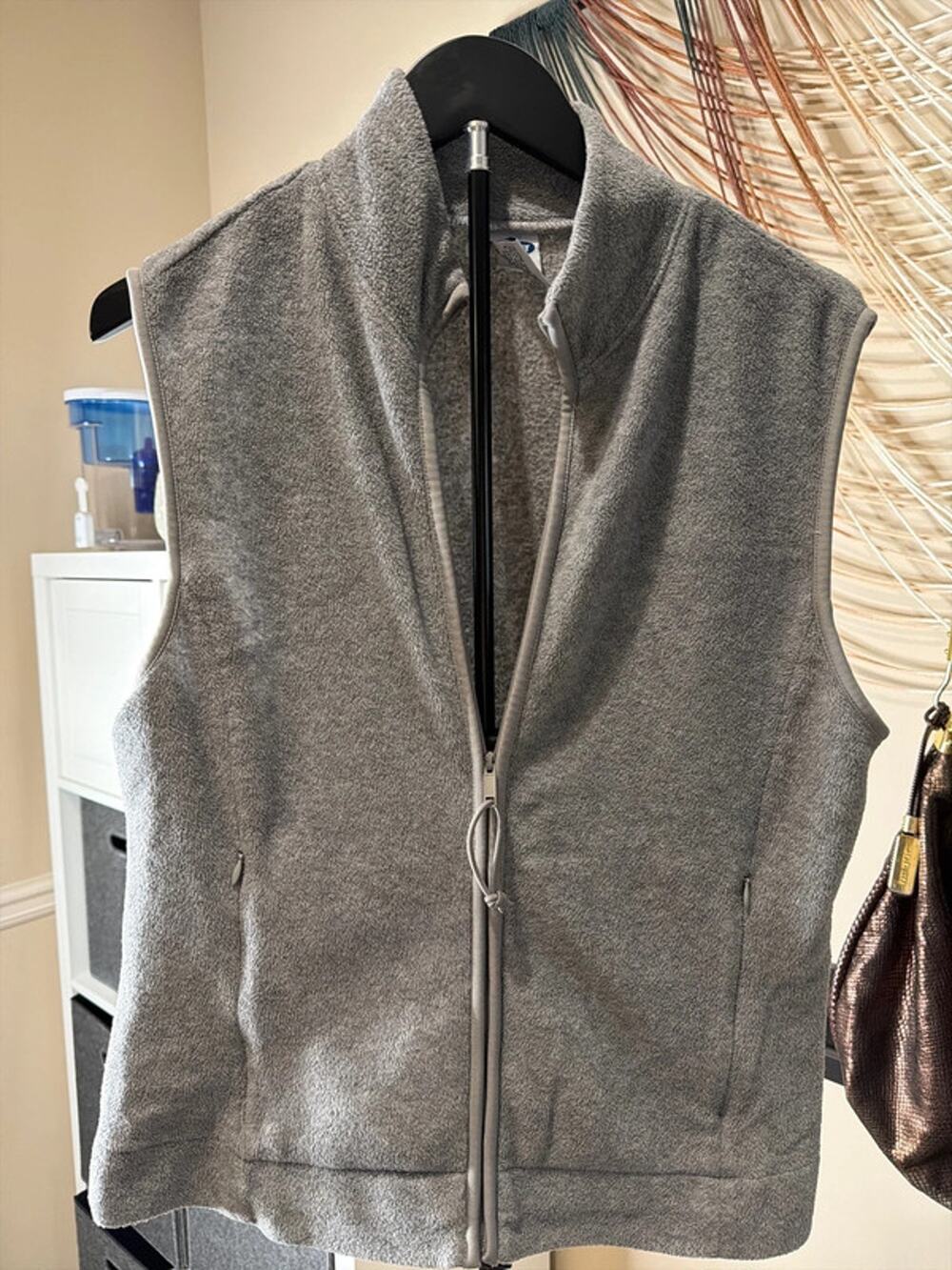 Old Navy grey fleece vest L 3490